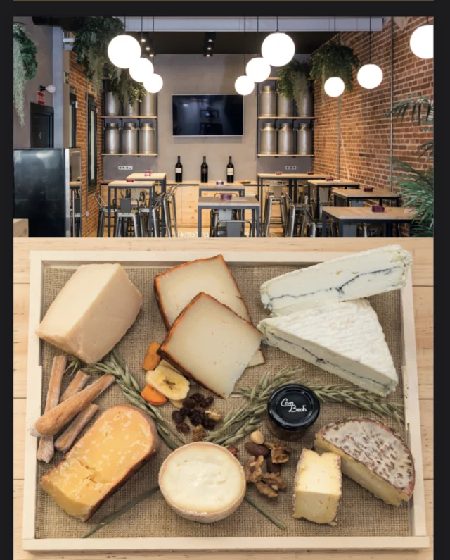 ¿Plan espontáneo o noche planeada? Con reserva o sin reserva 🍽️ será un placer teneros en QAVA y si nos permitís, os sugeriremos unas tablas de quesos con alguno de nuestros más de 200 #quesosartesanos que tenemos a lo largo de todo el año. #quesoslovers #cheese #quesosgourmet #quesosespañoles #cheesebar #gastrobar #gastromadrid #envioadomicilio #cheeseboardsofinstagram #cheeseboard